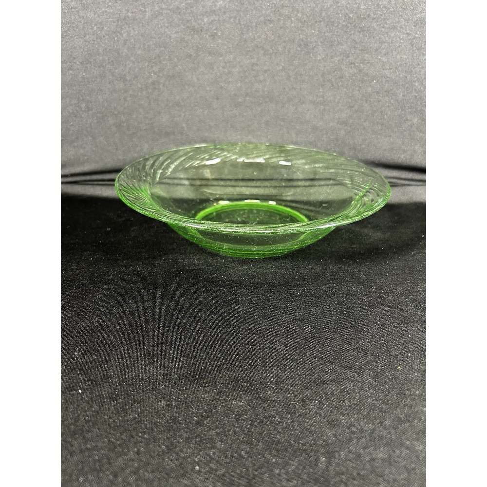 PYREX USA GREEN SWIRL FEATHER SOUP‎ BOWL